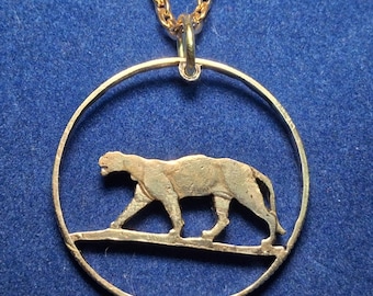 Puma Anhänger, Uruguay 10 Centesimos Münze, Cut Coin Schmuck, Handwerker Schmuck, handgemachter Schmuck