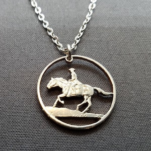 Pingente de cavalo e cavaleiro, moeda de 25 centavos do estado de Delaware dos EUA, joias de moeda cortada, pingente de cowboy, pingente de moeda, pingente de cowboy