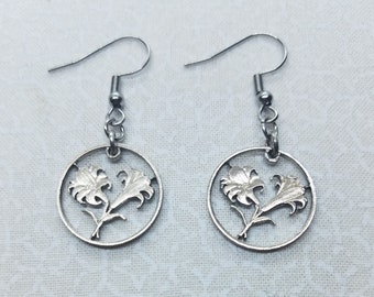 Lilien Ohrringe, baumeln Ohrringe, geschnittene Münzen Schmuck, hypoallergene versilberte Brisuren, runde Ohrringe, Bermuda 10 Cent Münzen
