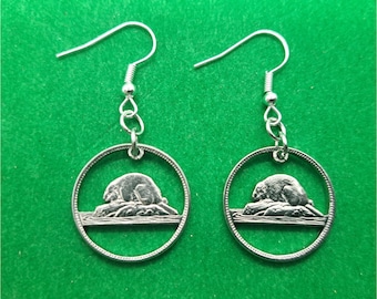 Pendientes de castor, níquel canadiense, joyería con monedas talladas, joyería artesanal, pendientes con dijes de animales, pendientes colgantes, pendientes de gota