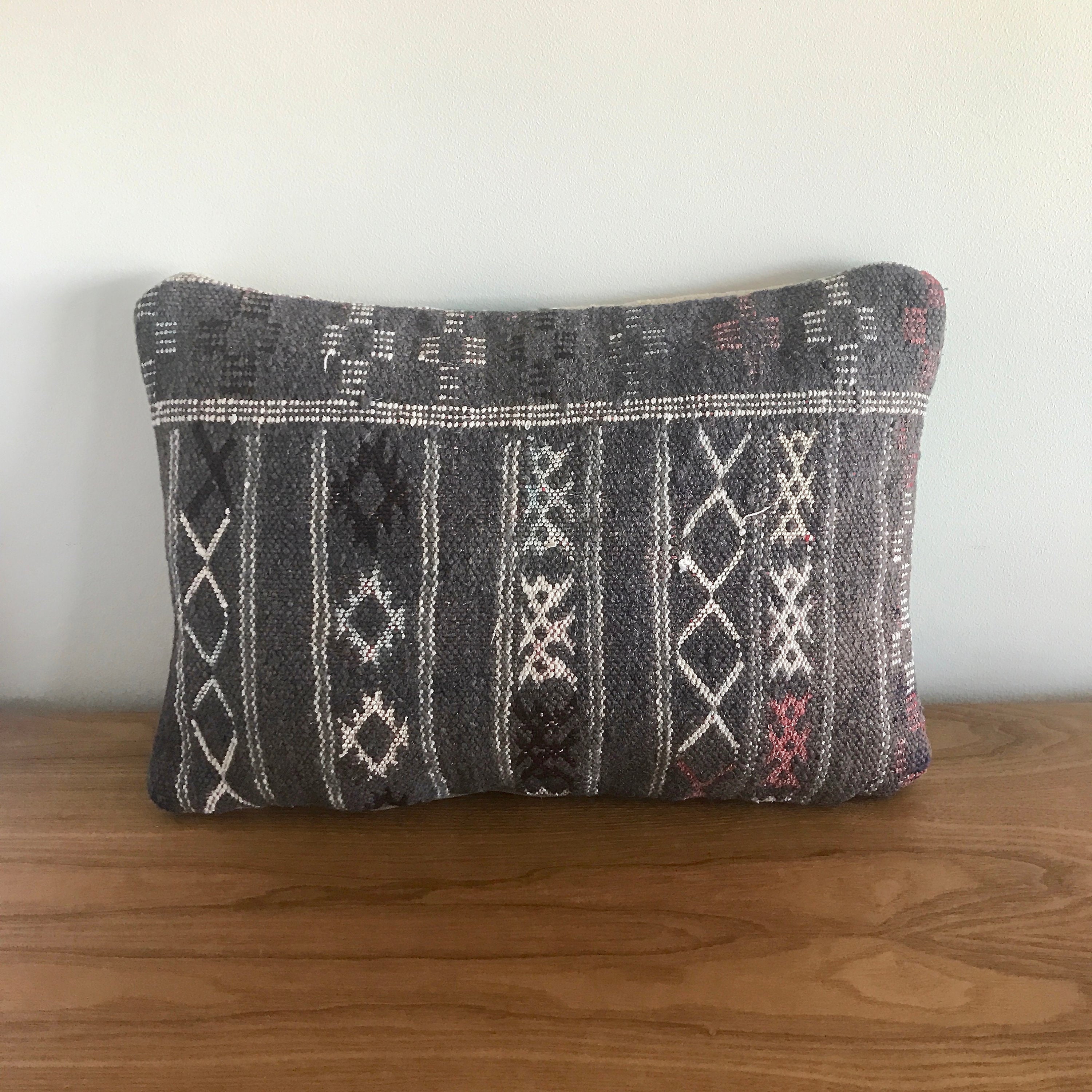 Housse de Coussin Berbère Kilim Grise à Motifs Faite Main 51x35 cm/20, 1x13, 8,58.00 EUR