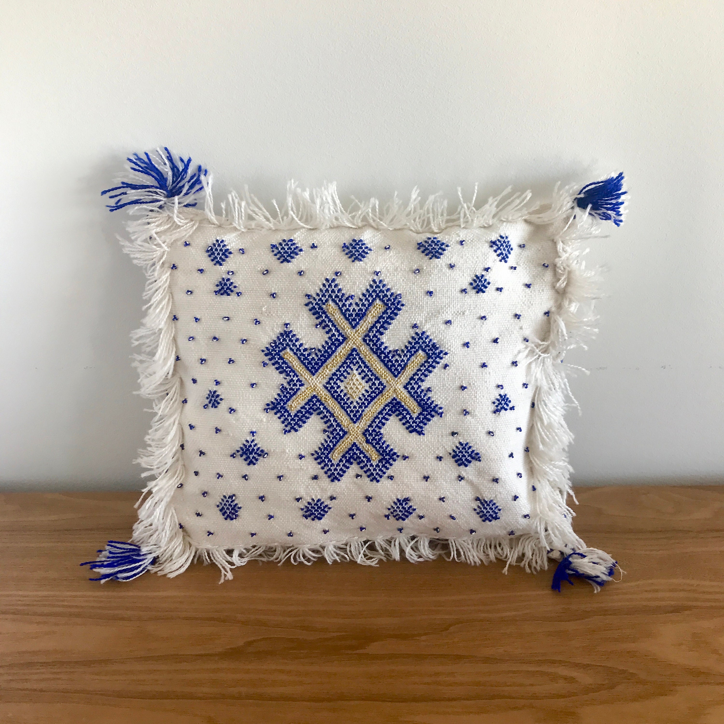 Housse de Coussin Berbère Blanche et Bleue Faite Main avec Broderie 34x30 cm/13, 4x11, 8,31.00 EUR