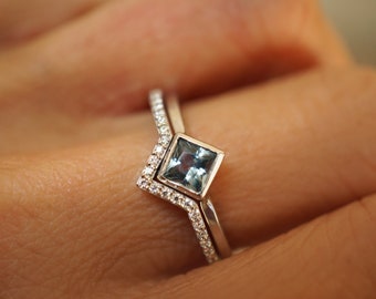Princess Cut Teal Sapphire Solitaire in 14k Gold