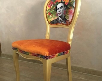 Schöner Frida Stuhl. Vintage Stuhl mit orangem Akzent. Eklektischer Beistellstuhl.