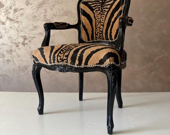 Wyprzedane! Fotel ze skóry bydlęcej w stylu vintage, francuski: Fotel akcentowy z czarnego lakieru