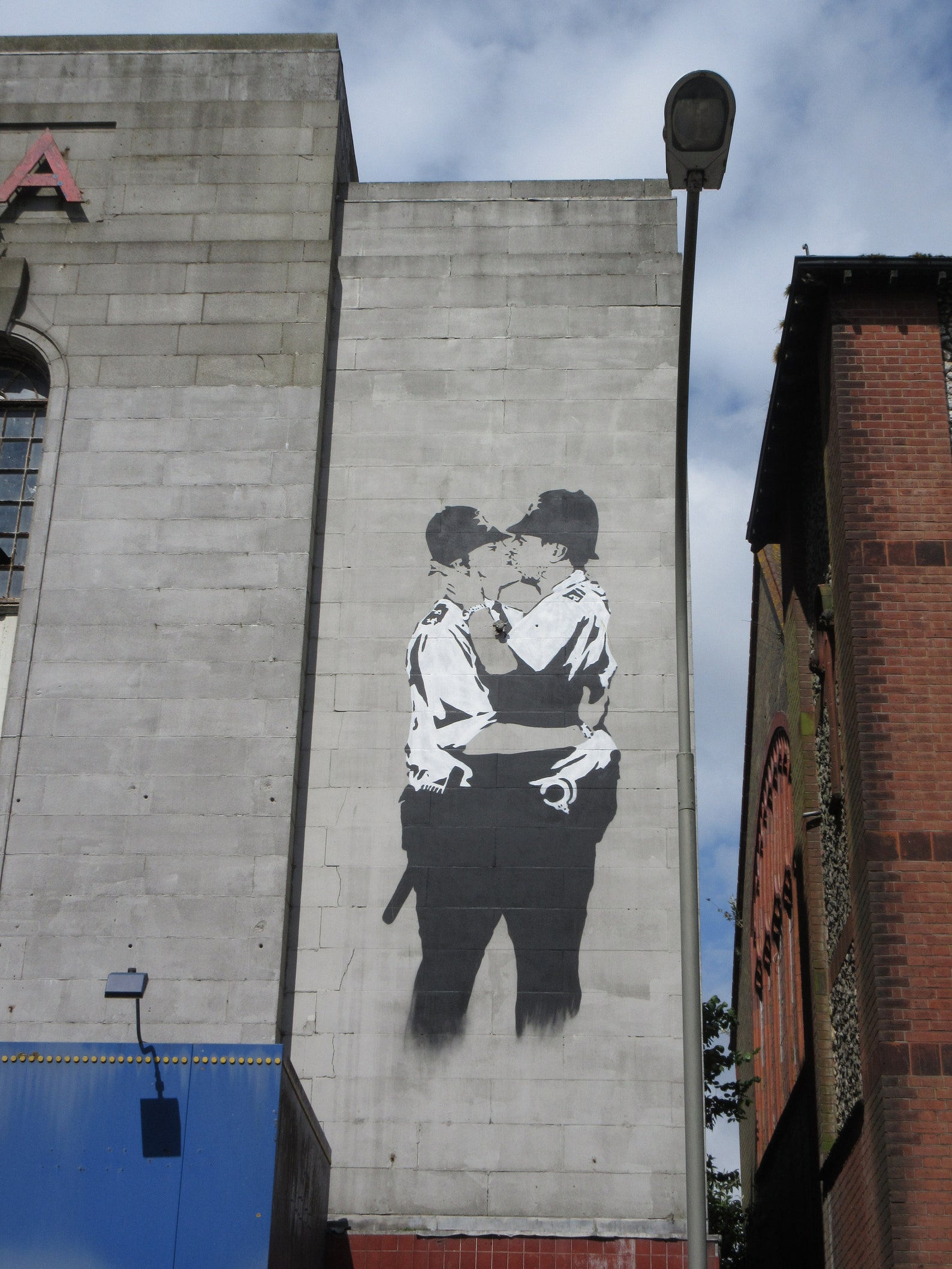 Banksy Kissing Policemen Gaffiti Art Banksy Prints Wall Decor Etsy