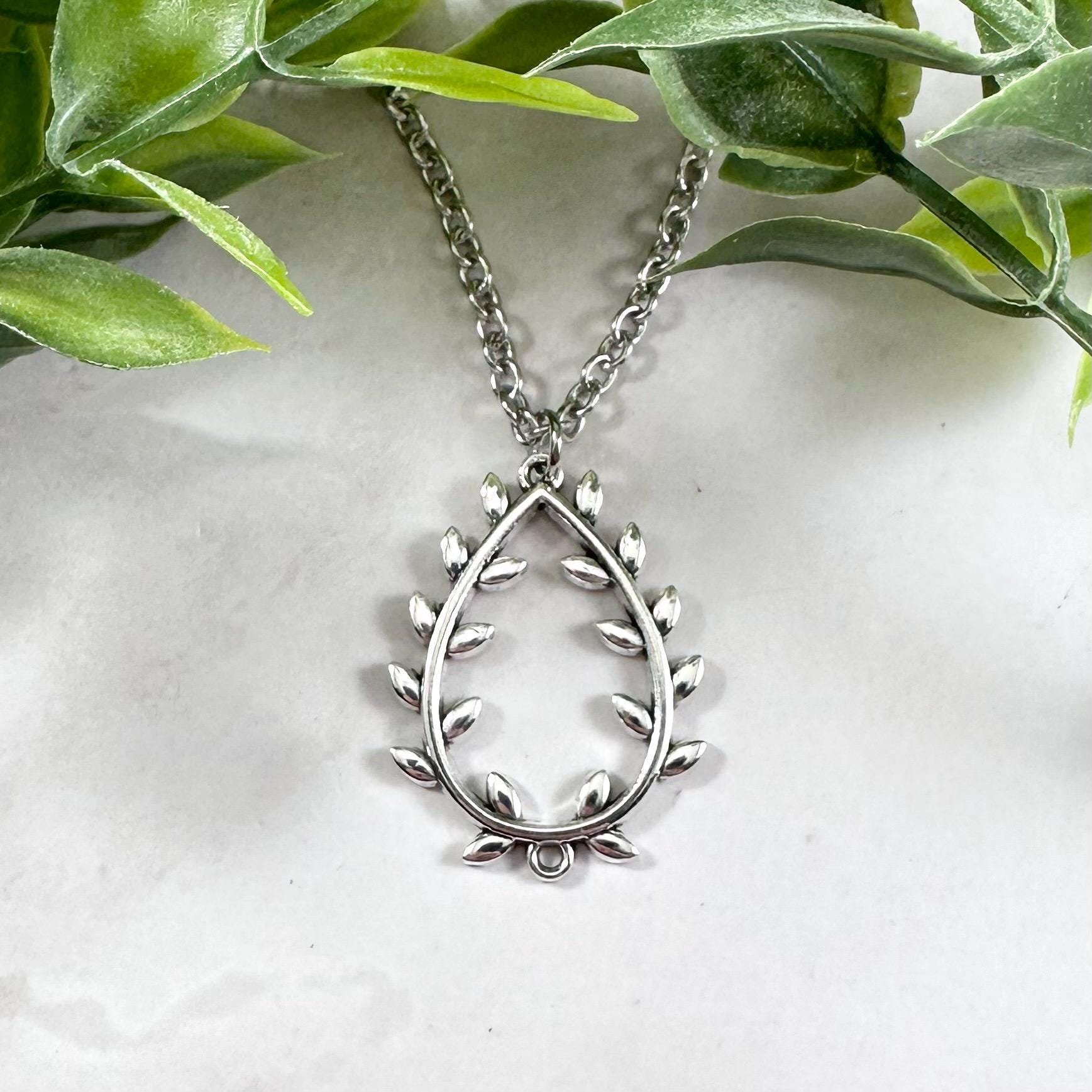 アクセサリー Laurel Wreath Necklace Laurel Wreath Necklace - Etsy