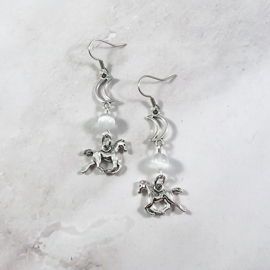Selene Cresent Moon Earring main image 1
