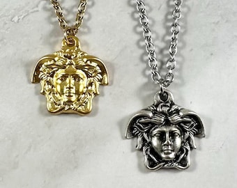 男女通用 メドゥーサ純銀ペンダント 美しき神秘的な純銀製ペンダント