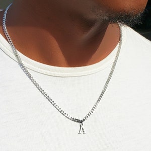 Collar con inicial de plata para hombre, resistente al agua
