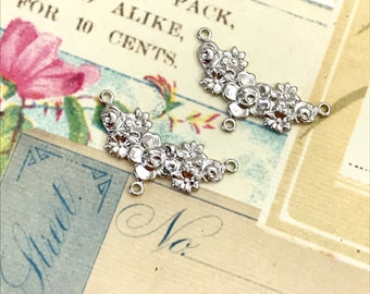 Connettore floreale vintage in ottone placcato rodio: maglia per gioielli color argento (2 pezzi)