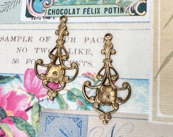 Connettore in filigrana floreale in ottone vintage: ciondolo Art Nouveau (2 pezzi)