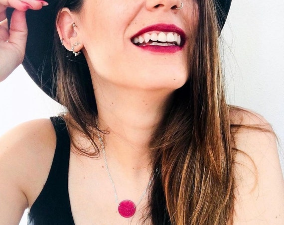 Collar de plata de ley y amuleto de jade