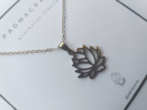 Collar flor de loto de acero