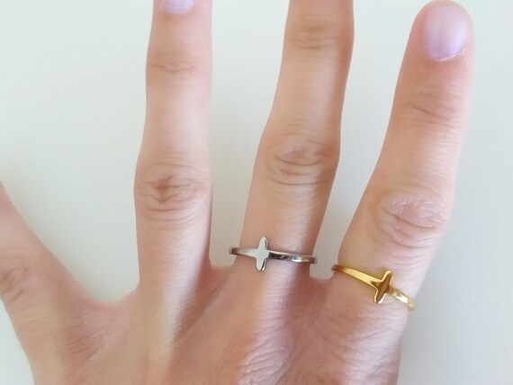 Anillo de acero cruz