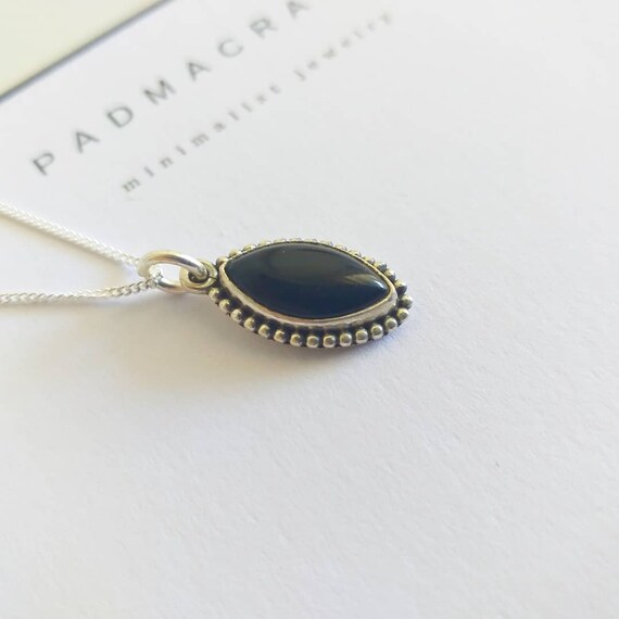 Collar de plata de ley y ónix
