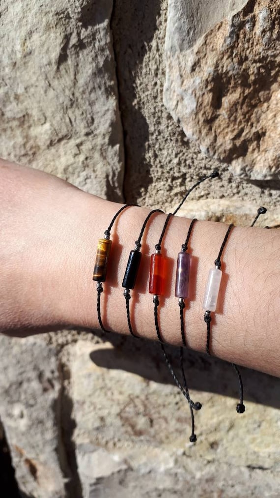 Pulsera de mineral minimalista, pulsera piedras preciosas, bracelet, gemstones, amathist, ojo de tigre, cornalina, ónix, cuarzo rosa.
