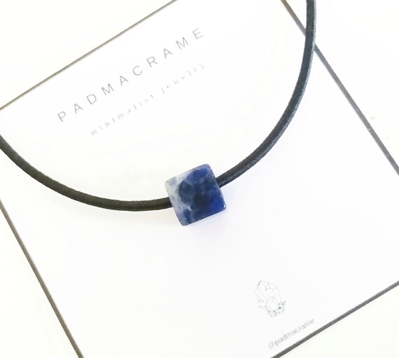 Collar ajustable con mineral cuadrado sodalita