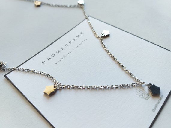 Collar con estrellitas de acero