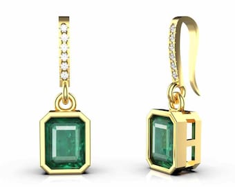 エメラルドカットのドロップピアス：天然ザンビア産エメラルド、18金