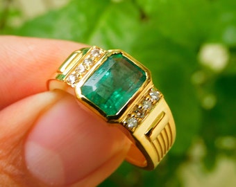 Emerald Mens Ring in 18k Gold / May Birthstone Natural Emerald Ring For Mens / 18k Gold Mens Wedding Ring/ Men Emerald Ring