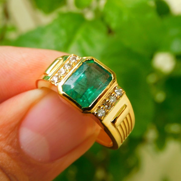 Emerald Mens Ring in 18k Gold / May Birthstone Natural Emerald Ring For Mens / 18k Gold Mens Wedding Ring/ Fathers Day Gift