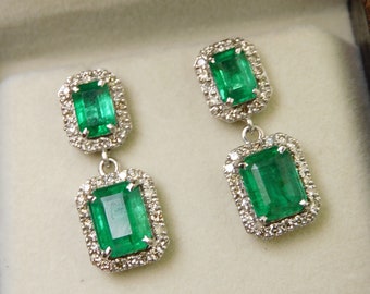 エメラルドカットのドロップピアス：天然ザンビア産エメラルド、18金