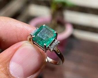 Natural Emerald And Diamond Engagement Ring / May Birthstone And Baguettes Diamond Ring / 14k Gold Emerald Ring / Christmas Gift Ring