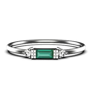 Emerald Ring / Baguette Emerald Ring / 14k Solid Gold Minimalist Emerald Ring / Stacking Emerald Ring / Emerald Jewelry / May Birthstone