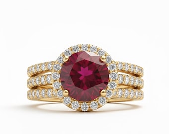 Anillo con piedra natal de julio: oro de 14 k, rubí y diamantes en capas.