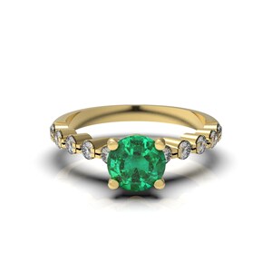 Round Raw Natural Emerald Ring For Women And Girls / 14k Gold Emerald Ring / Valentine&#39;s Gift