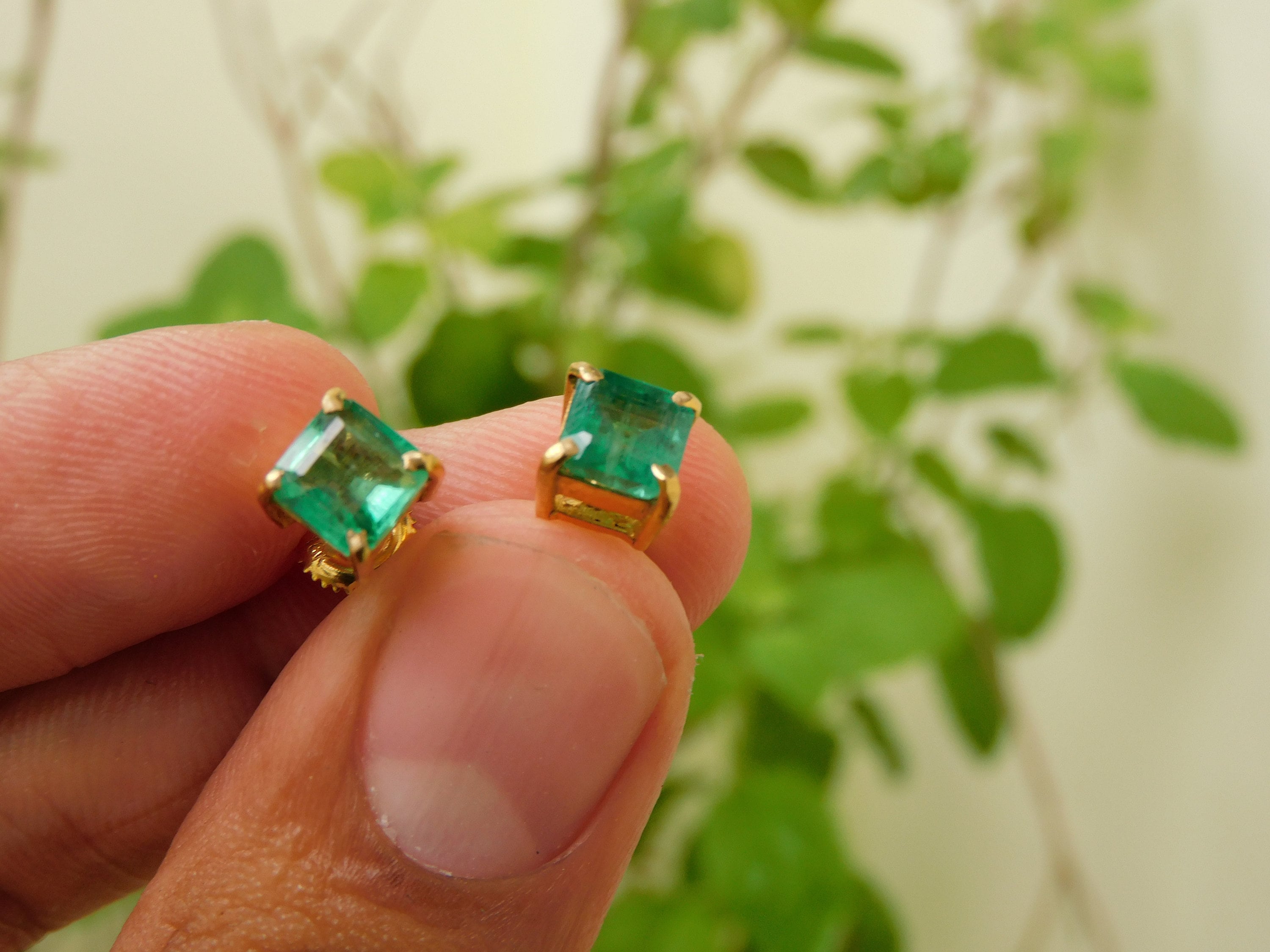 2 carat 2024 emerald stud earrings