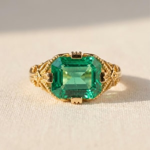 Vintage Natural Emerald Ring in 18K Solid Gold / Stylish Victorian Style Emerald Engagement Ring For Womens And Girls/ christmas gift