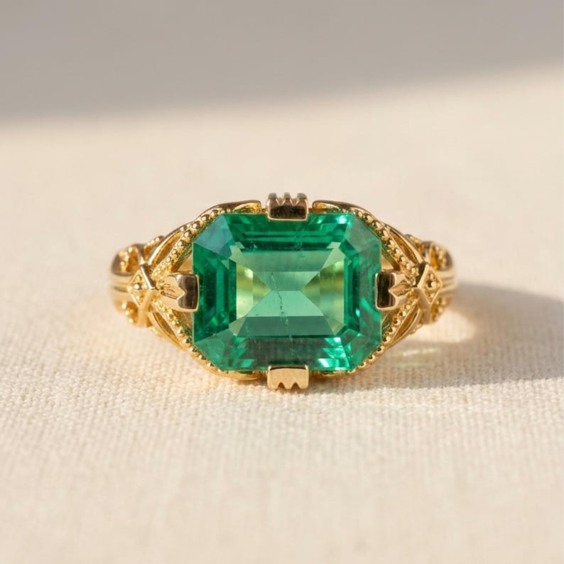 Vintage Natural Emerald Ring in 18K Solid Gold / Stylish Victorian Style Emerald Engagement Ring For Womens And Girls/ christmas gift