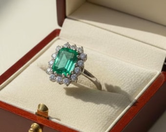 Natural Zambian Emerald and Diamond 18k Gold Ring - 3 Carats
