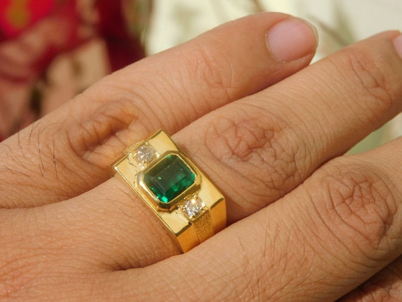 Emerald Diamond Halo Ring - 10k Gold - Vintage – Vintage Paris Jewelry