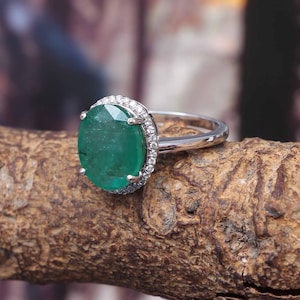 Natural Oval Emerald Ring Emerald Engagement ring / Gold Emerald Ring / emerald and diamond ring / Emerald Ring