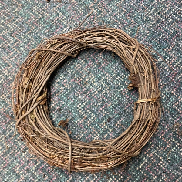 14" Round Grapevine Wreath - 14RVW