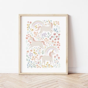 Impressão de flores silvestres de unicórnio - Arte de parede floral infantil, decoração de quarto com tema de princesa unicórnio, decoração de berçário excêntrica, pôster de quarto feminino.