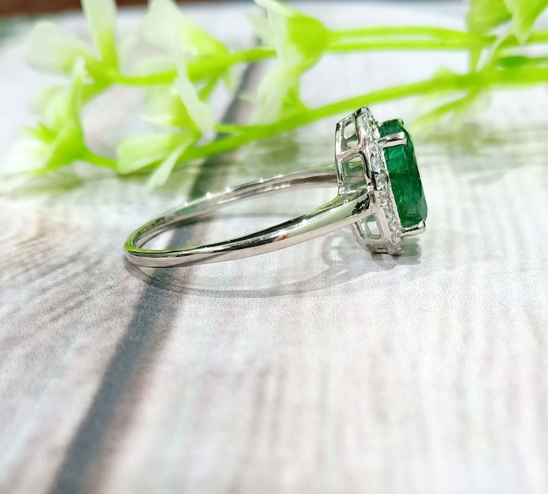 Engagement Ring 14k White Gold Natural Emerald /& Diamonds Oval Shape Gemstone Ring Size Select Precious Ring May Birthstone Ring