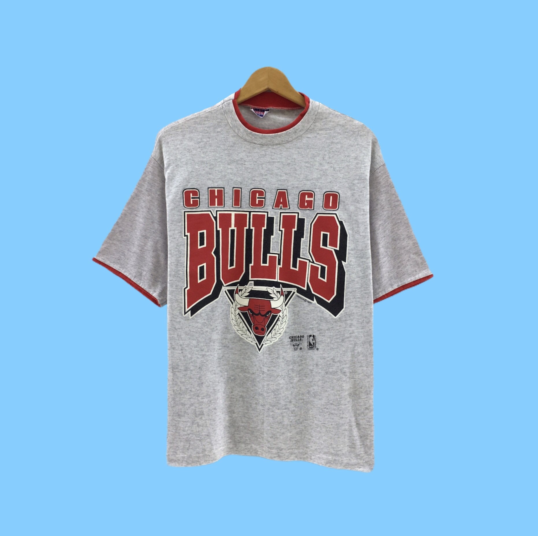 T-Shirt with Chicago Bulls Print