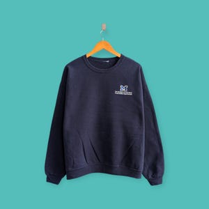 vintage university of Michigan sweatshirt embroidered logo crewneck Michigan college sweater pullover streewear blue colour size x-large