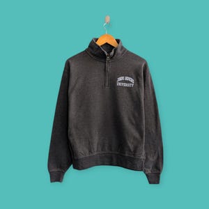 vintage johns Hopkins university sweatshirt embroidered logo crewneck johns Hopkins university sweater pullover black colour size medium