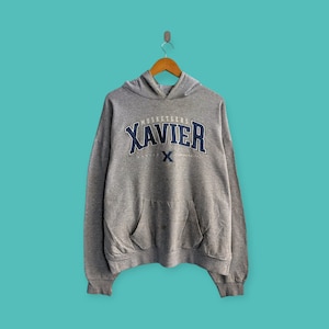Vintage Distressed Xavier Universität Hoodie Xavier Musketiere Pullover Pullover Streewear Sportswear College-Stil Grau Größe 34-40