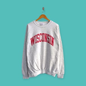 vintage 90s Wisconsin university sweatshirt Wisconsin badgers crewneck Wisconsin sweater pullover streewear style gray colour size x-large