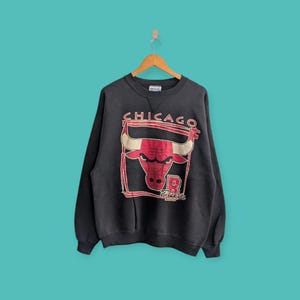 vintage 90s Chicago bulls sweatshirt Chicago bulls crewneck Chicago bulls sweater pullover basketball style nice black colour size x-large