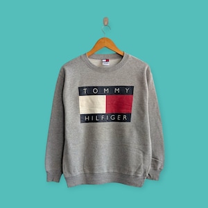 vintage tommy Hilfiger big flag sweatshirt tommy Hilfiger crewneck Tommy Hilfiger sweater pullover streewear style gray colour size medium
