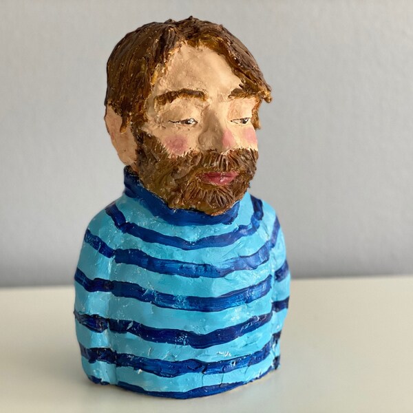 ceramic sculpture,Seemann, satirische Keramikskulptur, Geschenk für Männer, lustiger Seemann, Geschenk für Segler,blaugestreifter Pulli,