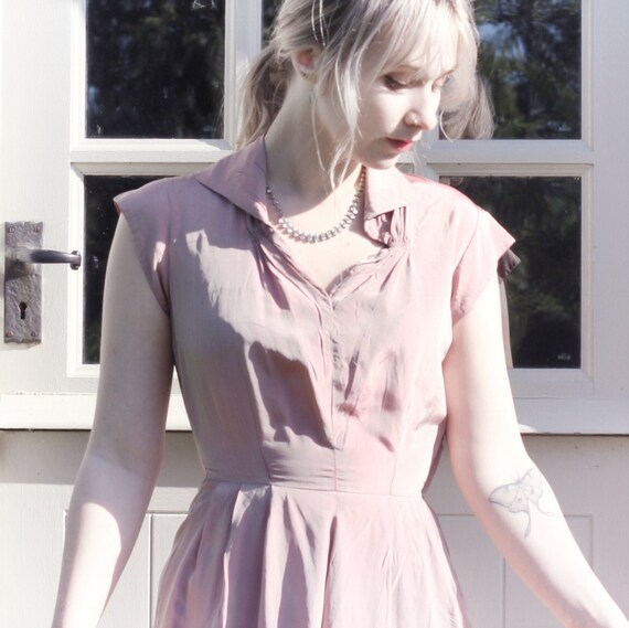 1940s rose pink taffeta dress • pointed collar • v