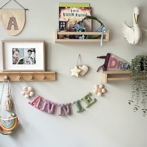 Filz Name Banner | Blumen Namen Banner | Gänseblümchen Namensgirlande | Personalisierte Namensgirlande mit Blume | Filzblume
